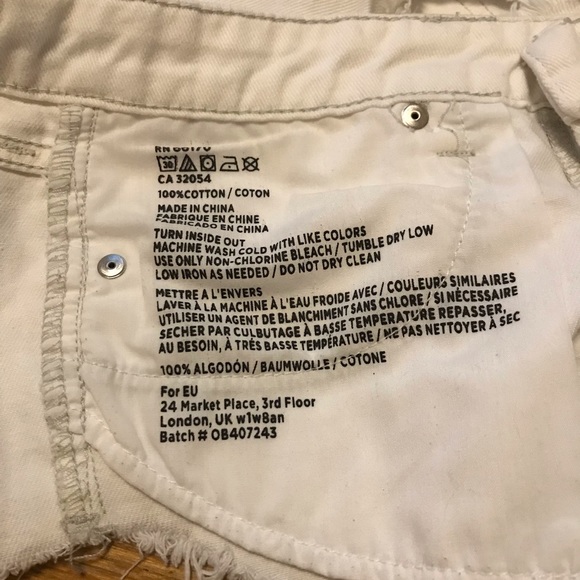 BDG UO Low Rise Dolphin Cut Off Short, White 25W - Picture 3 of 3